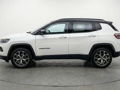 Used 2025 Jeep Compass Limited image 5