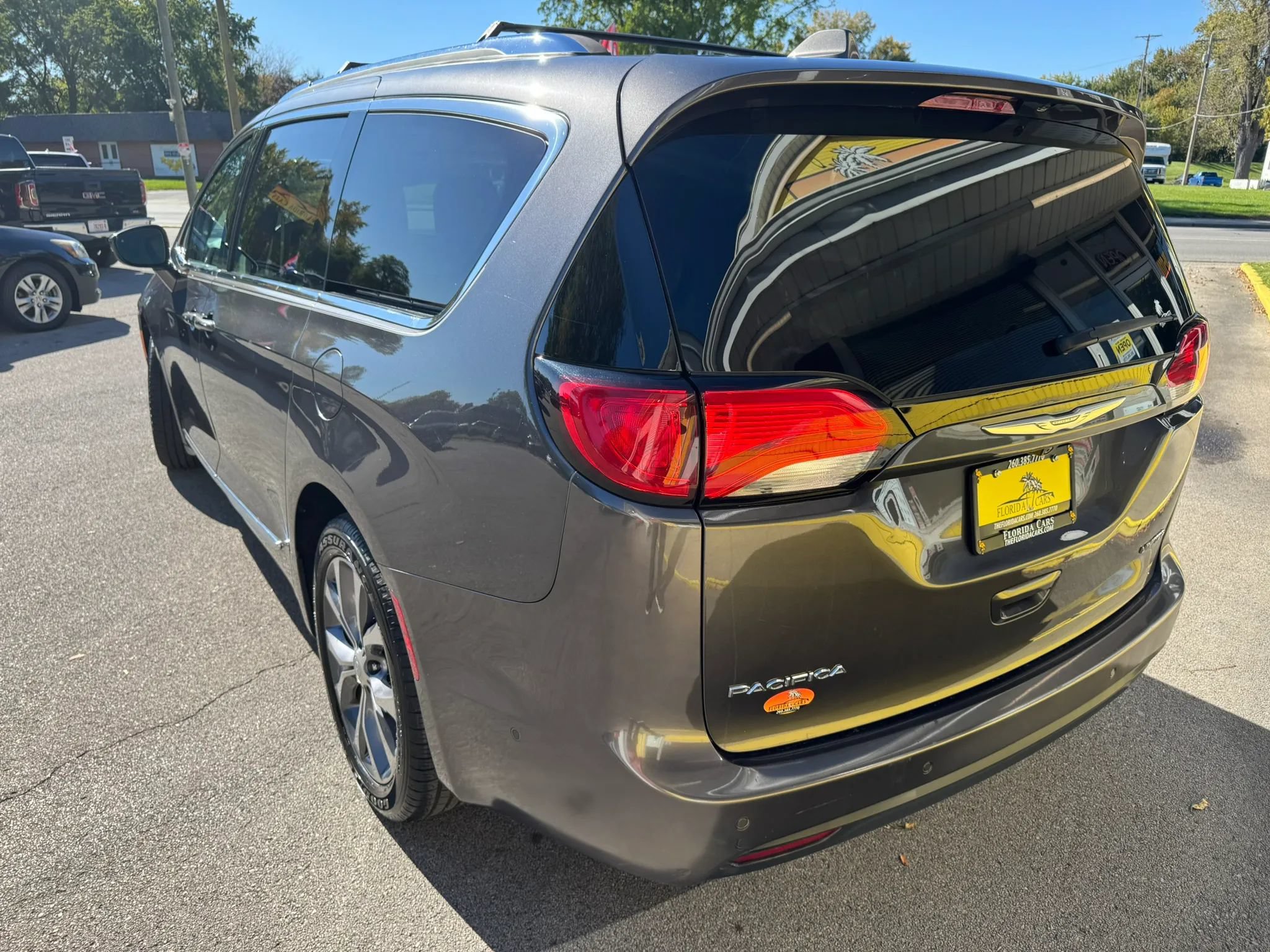 Used 2017 Chrysler Pacifica Limited FWD image 6