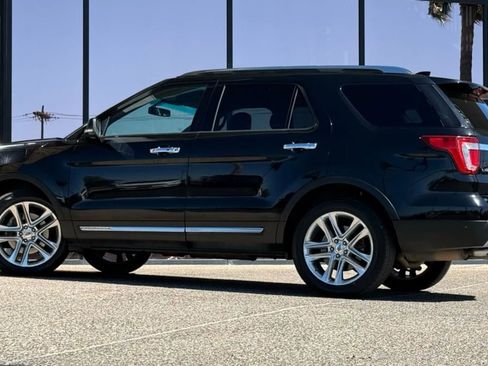 Used 2017 Ford Explorer Limited image 7