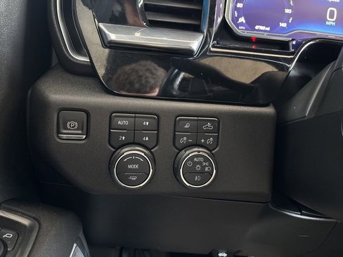 Used 2022 Chevrolet Silverado 1500 High Country w/ High Country Premium Package image 17