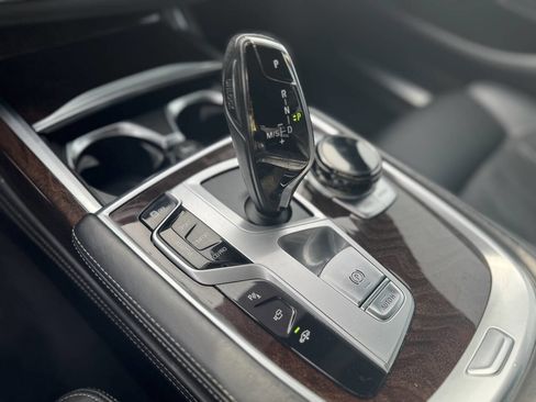 Used 2017 BMW 750i RWD image 15