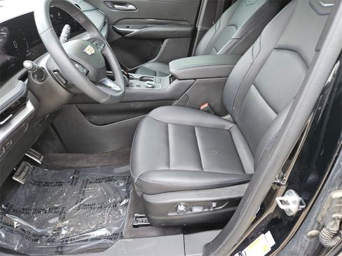 Used 2024 Cadillac XT4 Sport image 17