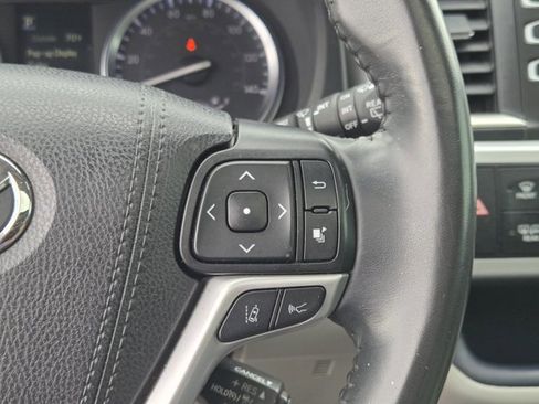 Used 2019 Toyota Highlander Limited FWD image 26
