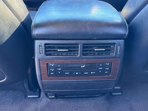 Used 2019 Toyota Land Cruiser image 9