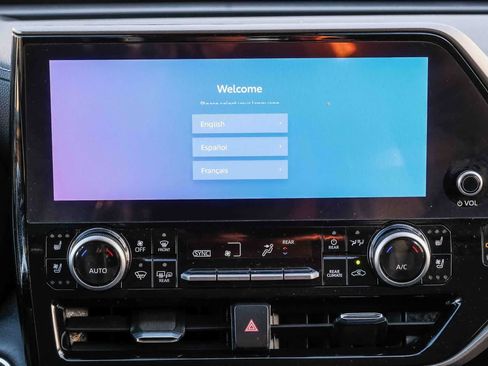 Used 2023 Toyota Highlander Limited FWD image 14