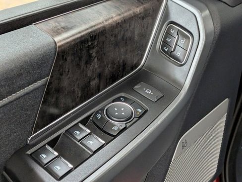 Used 2023 Ford F250 Lariat w/ Black Appearance Package image 18