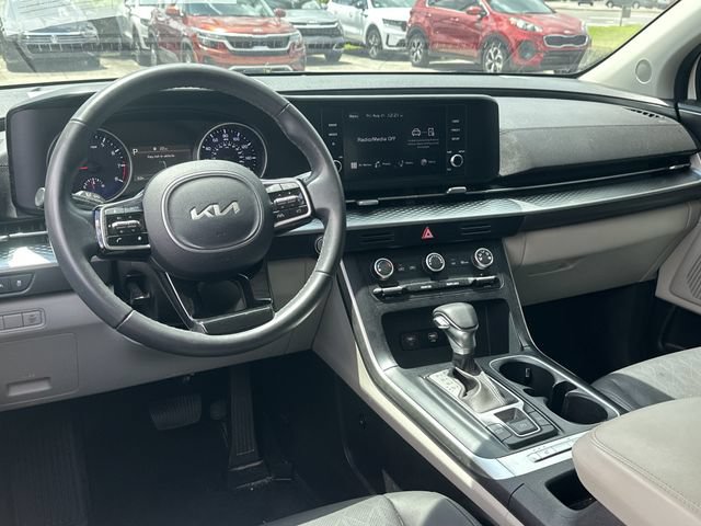 Certified 2024 Kia Carnival LX FWD image 12