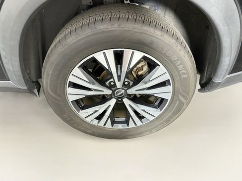 Used 2022 Nissan Rogue SV FWD image 11