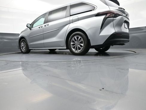 Certified 2024 Toyota Sienna XLE AWD/4WD image 34