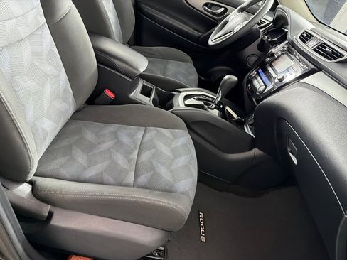 Used 2016 Nissan Rogue SV image 24