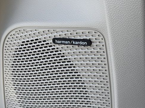 Used 2022 Chrysler Pacifica Limited image 24