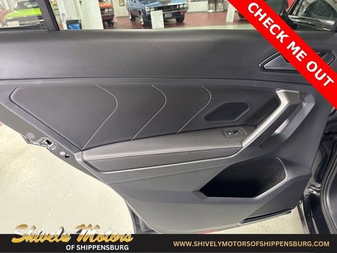 Used 2024 Volkswagen Tiguan SE image 25