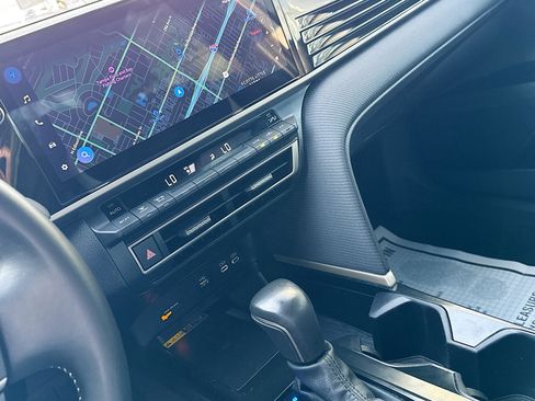 Used 2025 Toyota Camry SE w/ Multimedia Upgrade Package image 23