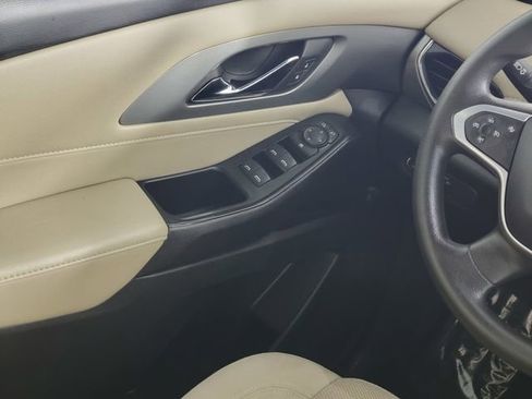 Used 2023 Chevrolet Traverse LS image 31