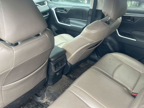 Used 2019 Toyota RAV4 LE w/ Carpet Mat Package AWD/4WD image 10
