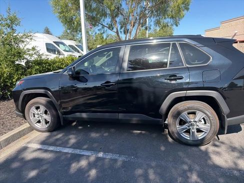 Used 2025 Toyota RAV4 XLE w/ Convenience Package AWD/4WD image 11