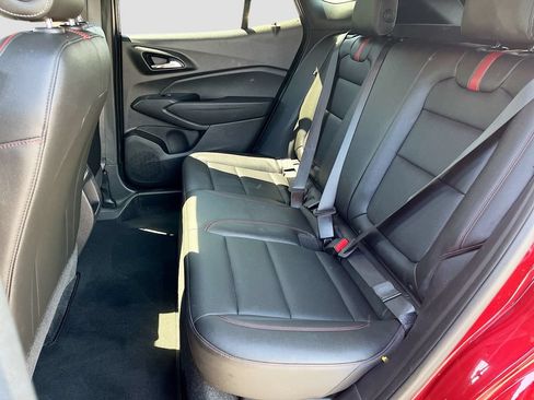 Used 2025 Chevrolet Trax RS w/ Sunroof Package FWD image 25