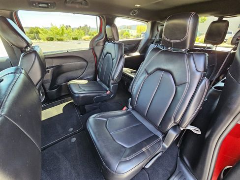Used 2025 Chrysler Pacifica Select FWD image 20