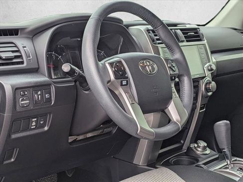 Used 2022 Toyota 4Runner SR5 AWD/4WD image 9
