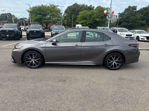 Used 2024 Toyota Camry SE w/ Cold Weather Package FWD image 4