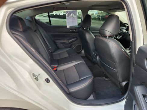 Used 2022 Nissan Altima 2.5 SR image 11