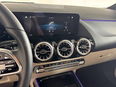Used 2023 Mercedes-Benz GLA 250 w/ Premium Package image 28