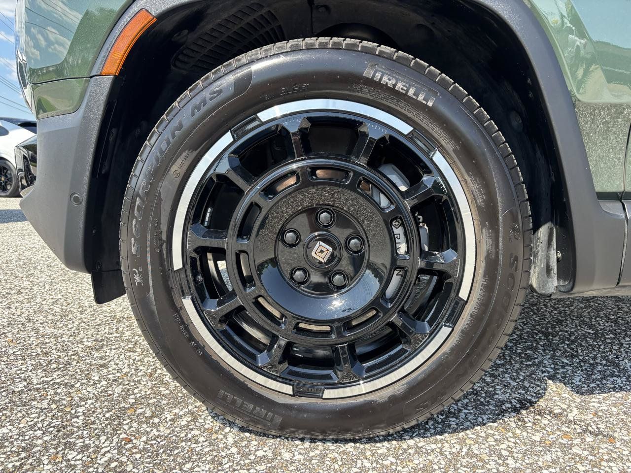 Used 2025 Rivian R1S Adventure Dual AWD/4WD image 31
