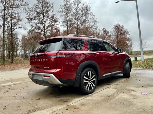 Used 2024 Nissan Pathfinder Platinum w/ Cargo Package image 7