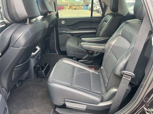 Used 2025 Lincoln Navigator Reserve image 16