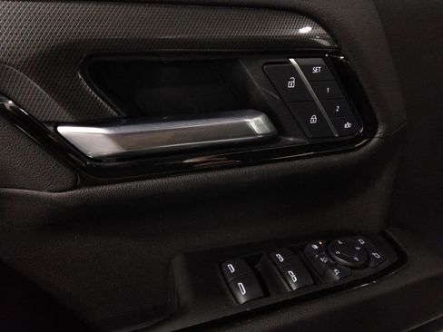 Used 2025 GMC Sierra 2500 AT4 image 24