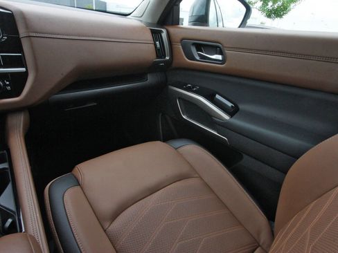 Certified 2025 Nissan Pathfinder Platinum w/ Cargo Package FWD image 13