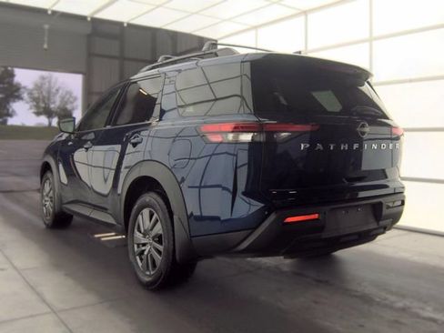 Certified 2025 Nissan Pathfinder SV FWD image 8