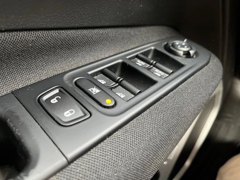 Used 2019 Jeep Renegade Latitude w/ Cold Weather Group image 25