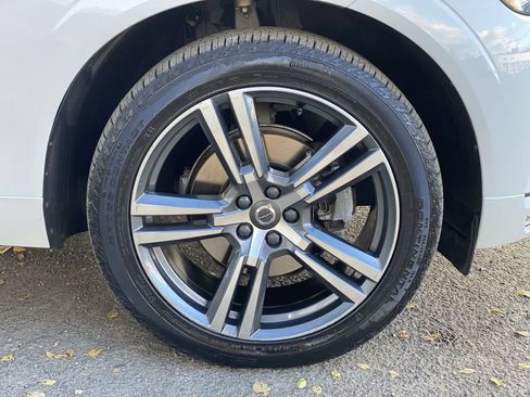 Used 2021 Volvo XC60 T5 Momentum w/ Premium Package AWD/4WD image 13
