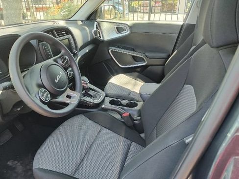 Certified 2025 Kia Soul LX w/ LX Technology Package FWD image 7