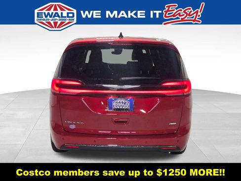 New 2026 Chrysler Pacifica Select AWD/4WD image 16