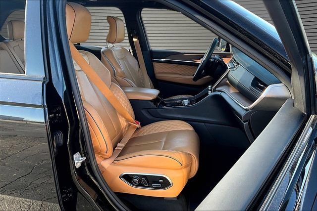 Used 2022 Jeep Grand Cherokee Summit w/ Adv Protech Group IV AWD/4WD image 28