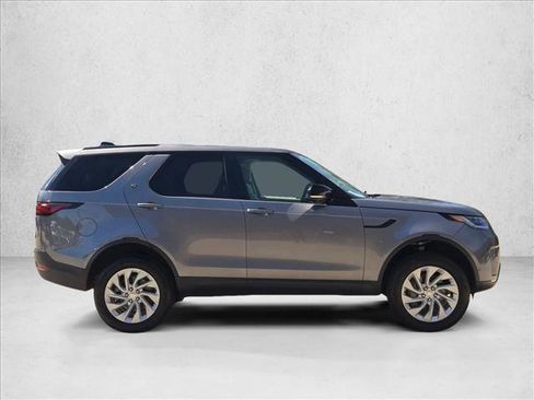 Used 2025 Land Rover Discovery S AWD/4WD image 4