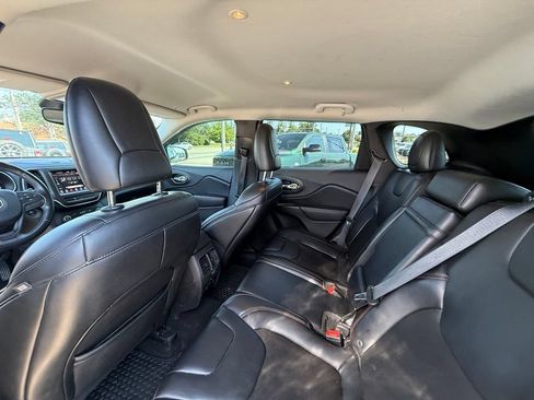 Used 2019 Jeep Cherokee Trailhawk w/ Cold Weather Group AWD/4WD image 24