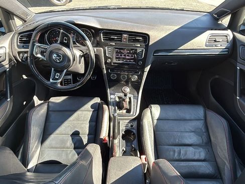 Used 2015 Volkswagen GTI SE image 19
