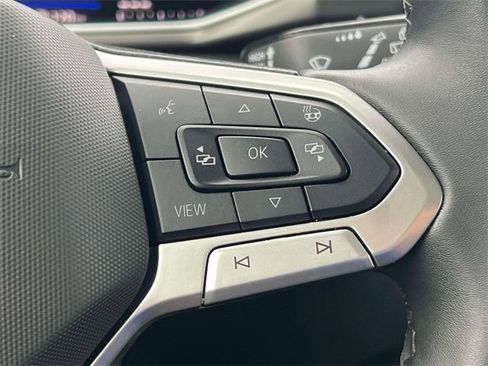 Used 2025 Volkswagen Taos SE image 23