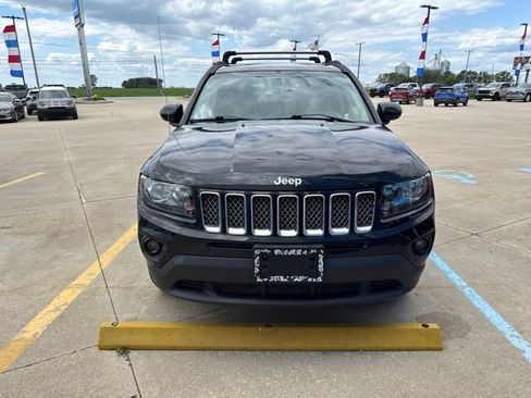 Used 2016 Jeep Compass Latitude w/ Sun/Sound Group AWD/4WD image 12