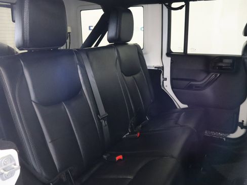Used 2014 Jeep Wrangler Altitude image 21