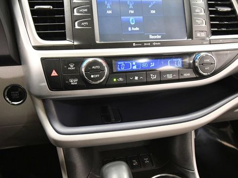 Used 2018 Toyota Highlander XLE AWD/4WD image 26