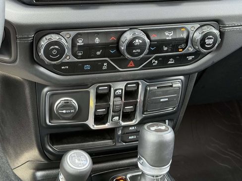 Used 2024 Jeep Wrangler High Altitude AWD/4WD image 17