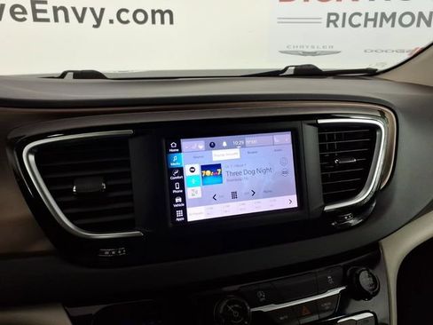 Used 2023 Chrysler Voyager LX FWD image 19