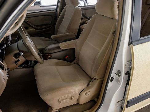 Used 2004 Toyota Sequoia SR5 image 28