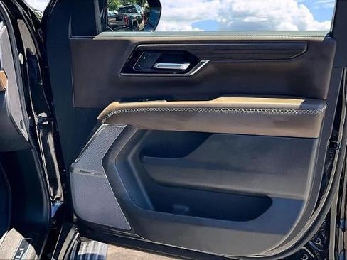 Used 2025 GMC Yukon Denali Ultimate w/ LPO, Floor Liner Package AWD/4WD image 29