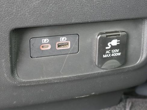 Used 2024 Nissan Frontier SV w/ Technology Package RWD image 12