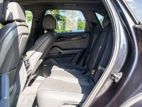 Used 2020 Porsche Cayenne w/ Premium Package AWD/4WD image 47